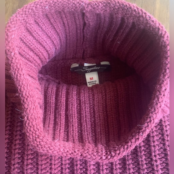 Women’s Crowl Neck Sweater - Picture 2 of 3